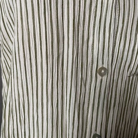 Blue B Collection Ivory & Green Button Down Sleeveless Collared Blouse (Size: M) - Picture 8 of 11